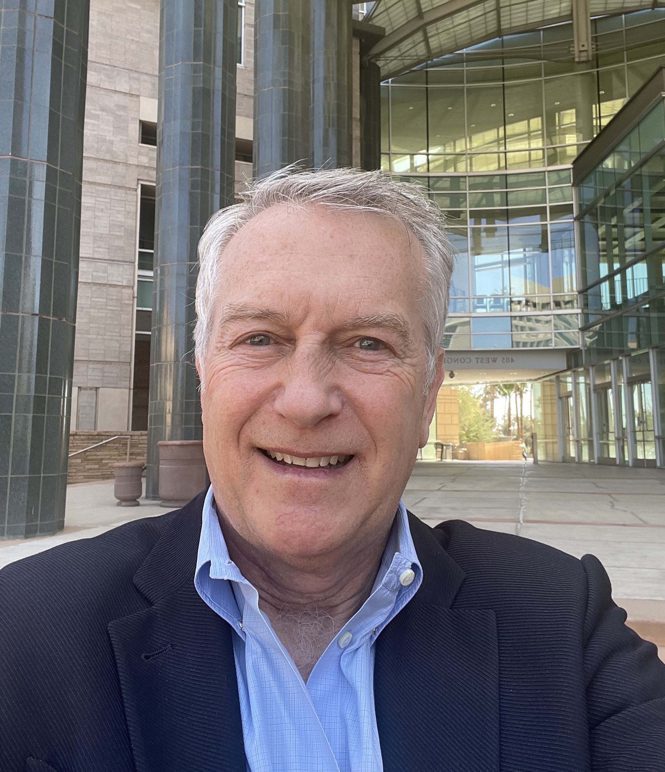 Bennett visits the federal courthouse in Tucson, Arizona, for the investiture of a federal judge. As a member of the ABA’s Standing Committee on the Federal Judiciary, Bennett has led more than 60 investigations into judicial nominees and has often spoke at the nominee’s investitures.